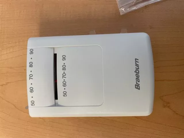 1 Heat/1 Cool, Mechanical 24 V Heat Pump/Conventional Thermostat