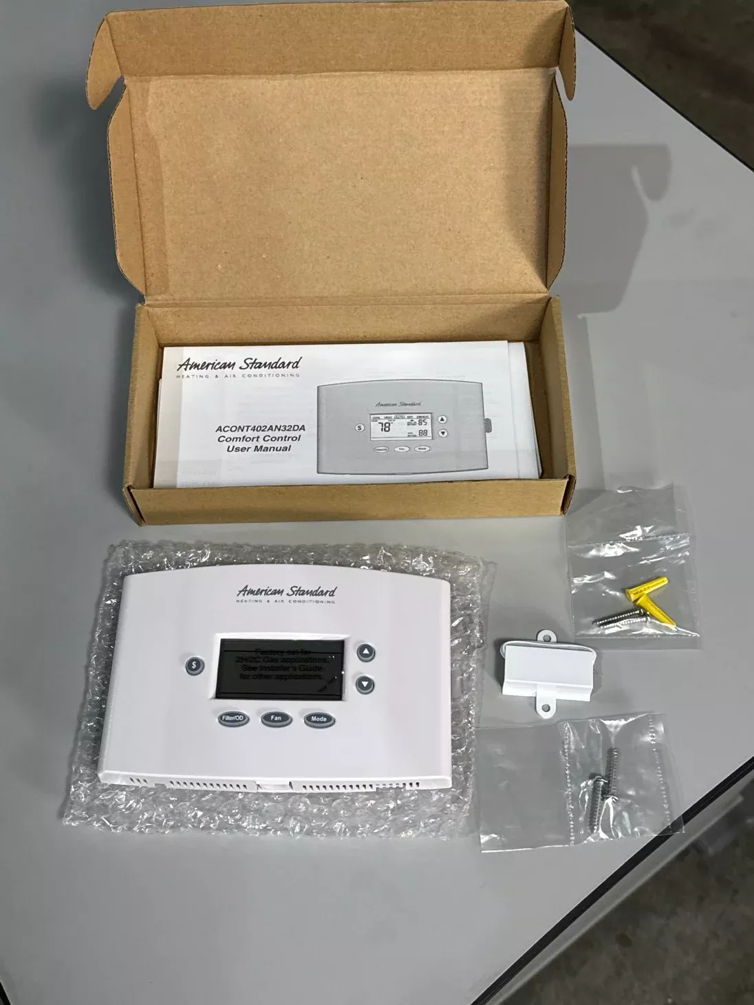 Non-Programmable 3 Heat/2 Cool 24 V Heat Pump/Conventional Thermostat